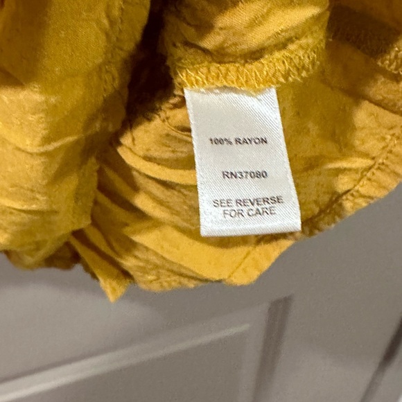 Sunflower yellow cropped blouse - Picture 4 of 7